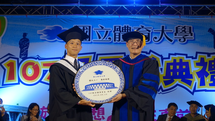贈校禮